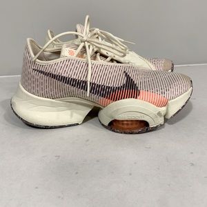 NIKE SUPERREP BARELY WORN SIZE 6